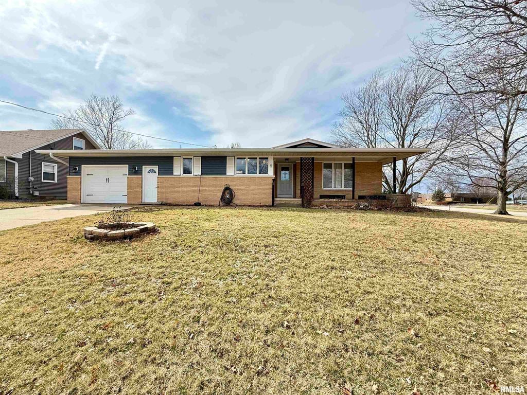 102 S SUNRISE Street, Roanoke, IL 61561