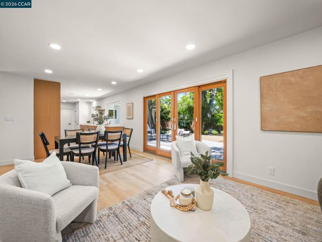 136 Arbolado Dr, Walnut Creek, CA 94598