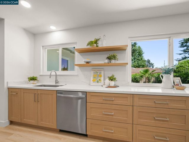 136 Arbolado Dr, Walnut Creek, CA 94598