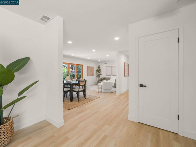 136 Arbolado Dr, Walnut Creek, CA 94598