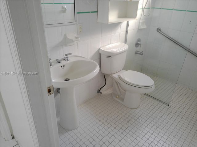 10812 SW 33rd St, Miami, FL 33165