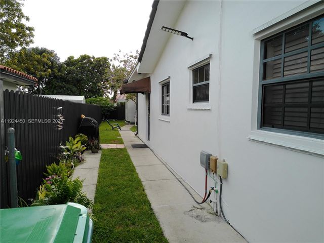 10812 SW 33rd St, Miami, FL 33165