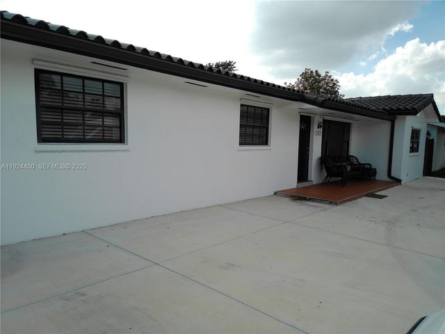 10812 SW 33rd St, Miami, FL 33165