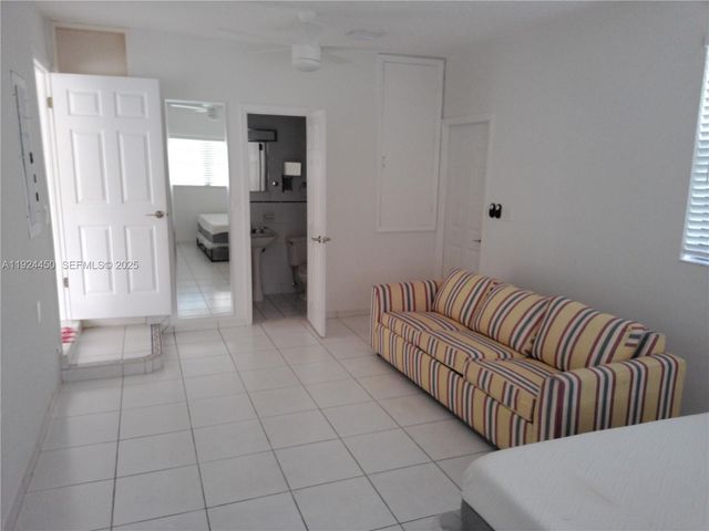 10812 SW 33rd St, Miami, FL 33165