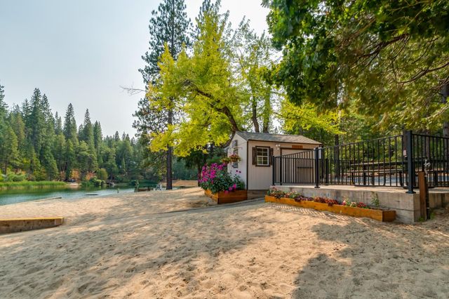 2418 Meadow Dr, Arnold, CA 95223