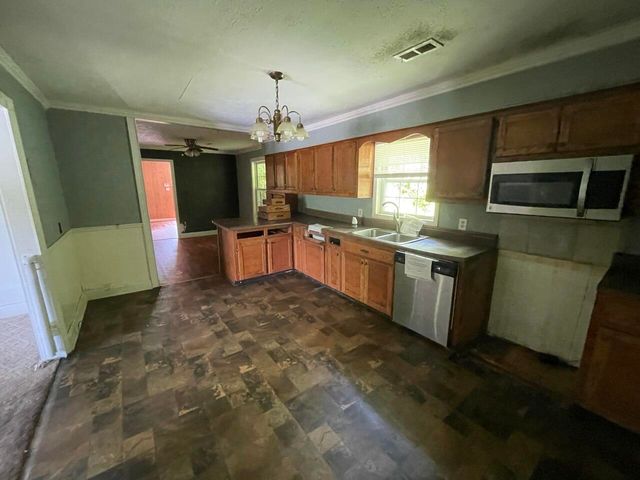 5069 KY 11, Cannon, KY 40923