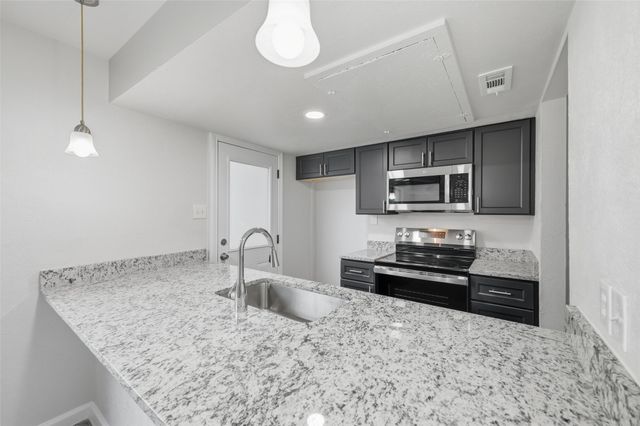 2702 Douglas Avenue 121, Dallas, TX 75219