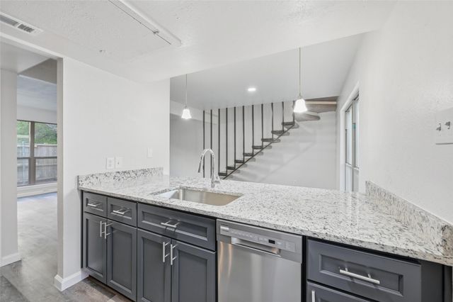 2702 Douglas Avenue 121, Dallas, TX 75219