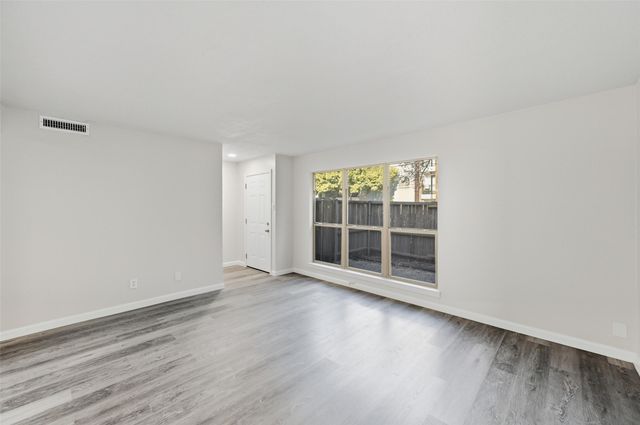 2702 Douglas Avenue 121, Dallas, TX 75219