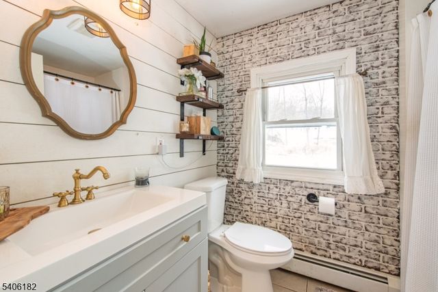 3 Bear Pond Trl, Hopatcong Boro, NJ 07821