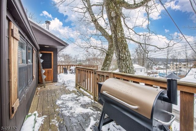 3 Bear Pond Trl, Hopatcong Boro, NJ 07821