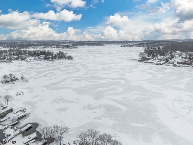 3 Bear Pond Trl, Hopatcong Boro, NJ 07821