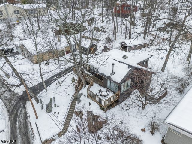 3 Bear Pond Trl, Hopatcong Boro, NJ 07821