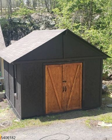 3 Bear Pond Trl, Hopatcong Boro, NJ 07821