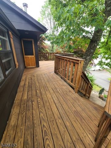 3 Bear Pond Trl, Hopatcong Boro, NJ 07821