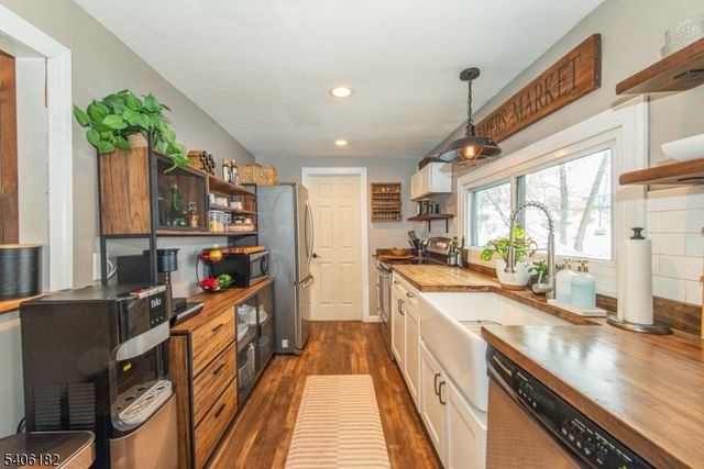 3 Bear Pond Trl, Hopatcong Boro, NJ 07821