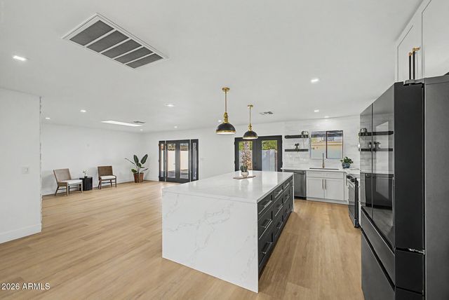 1835 E MANHATTON Drive, Tempe, AZ 85282