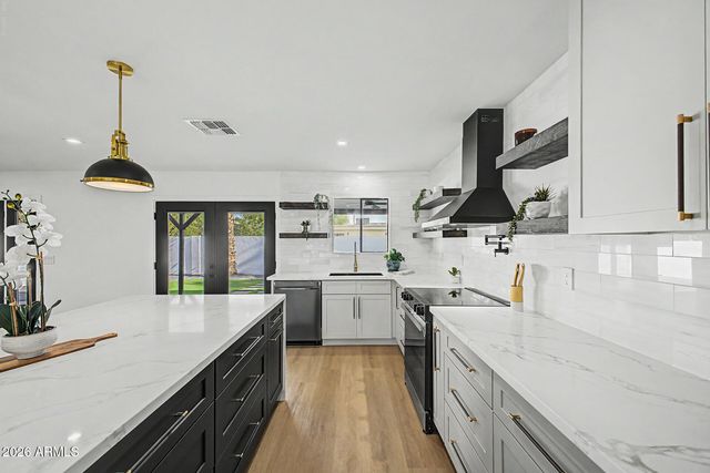 1835 E MANHATTON Drive, Tempe, AZ 85282