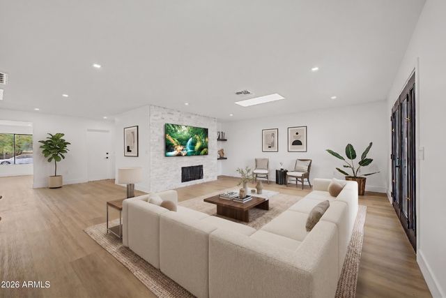 1835 E MANHATTON Drive, Tempe, AZ 85282