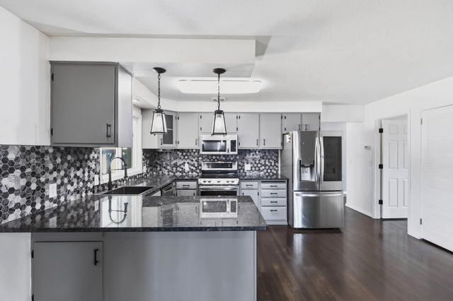 11 N Barker Rd, Greenacres, WA 99016
