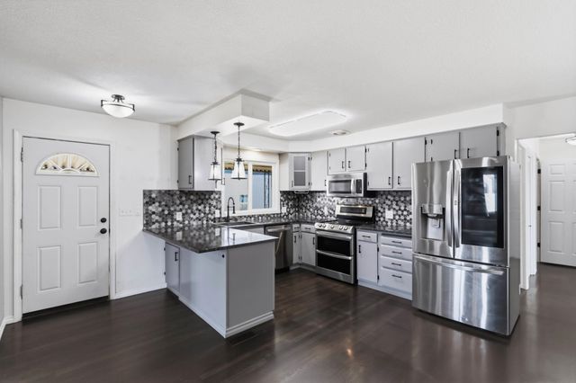 11 N Barker Rd, Greenacres, WA 99016