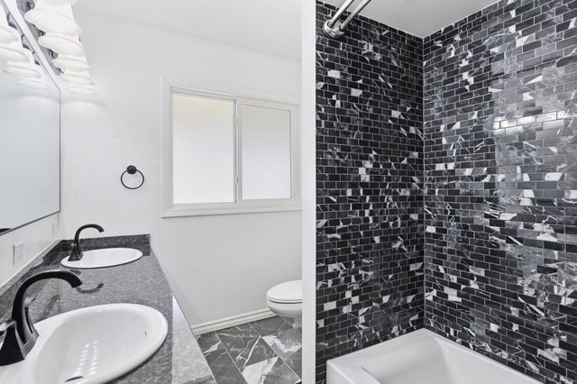 11 N Barker Rd, Greenacres, WA 99016