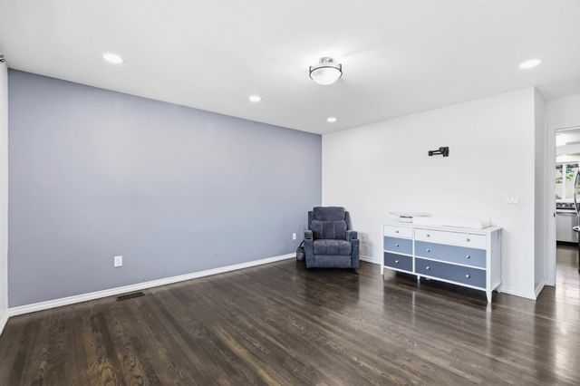11 N Barker Rd, Greenacres, WA 99016