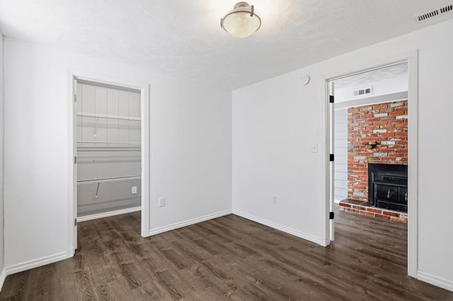 11 N Barker Rd, Greenacres, WA 99016