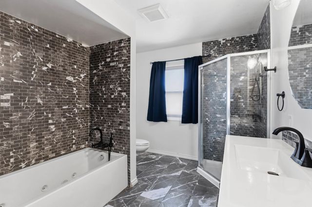11 N Barker Rd, Greenacres, WA 99016