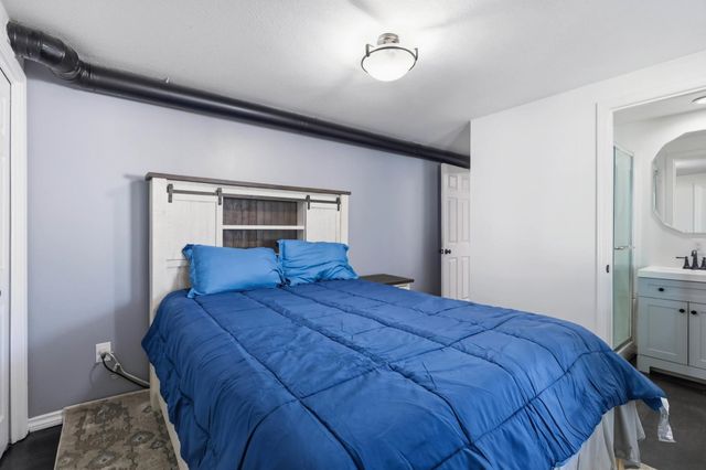 11 N Barker Rd, Greenacres, WA 99016