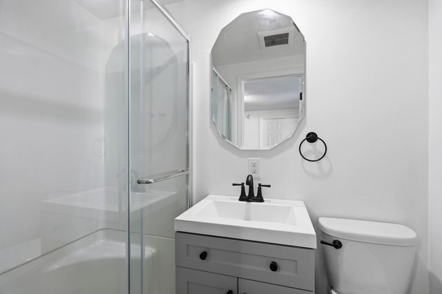 11 N Barker Rd, Greenacres, WA 99016
