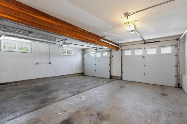 11 N Barker Rd, Greenacres, WA 99016
