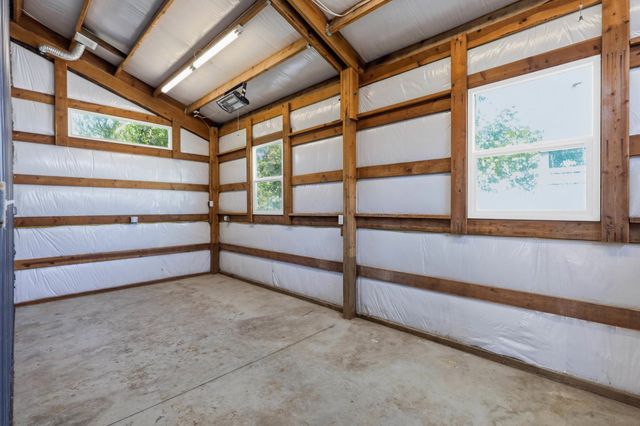 11 N Barker Rd, Greenacres, WA 99016