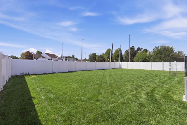 11 N Barker Rd, Greenacres, WA 99016