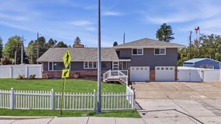 11 N Barker Rd, Greenacres, WA 99016