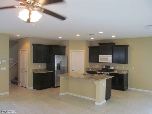 3711 GILMORE CREEK Street, Las Vegas, NV 89129