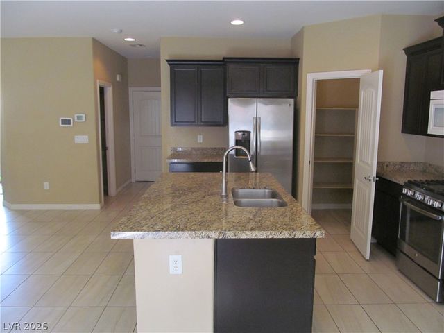 3711 GILMORE CREEK Street, Las Vegas, NV 89129