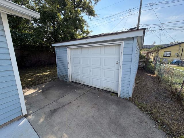 3227 Nelson Avenue, Robbins, IL 60472