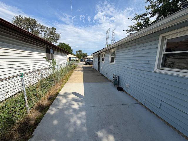 3227 Nelson Avenue, Robbins, IL 60472