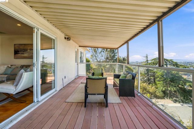 8745 Burr St, Oakland, CA 94605