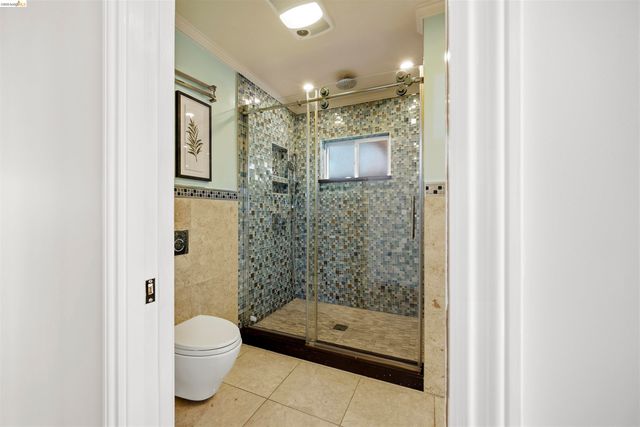 8745 Burr St, Oakland, CA 94605
