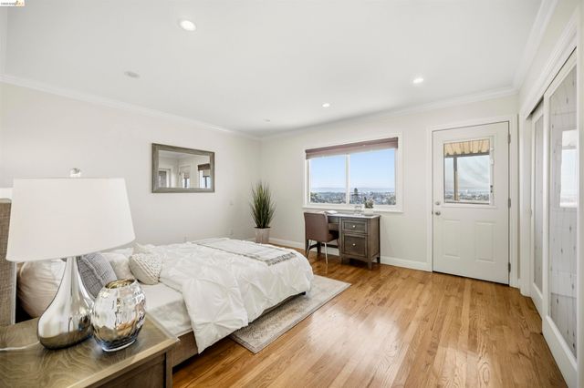 8745 Burr St, Oakland, CA 94605