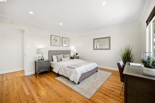 8745 Burr St, Oakland, CA 94605