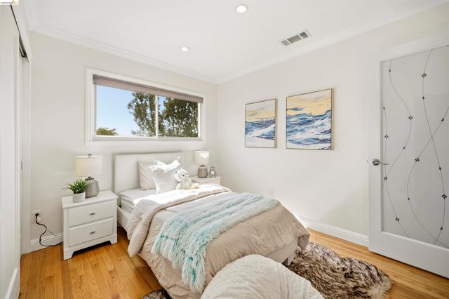 8745 Burr St, Oakland, CA 94605