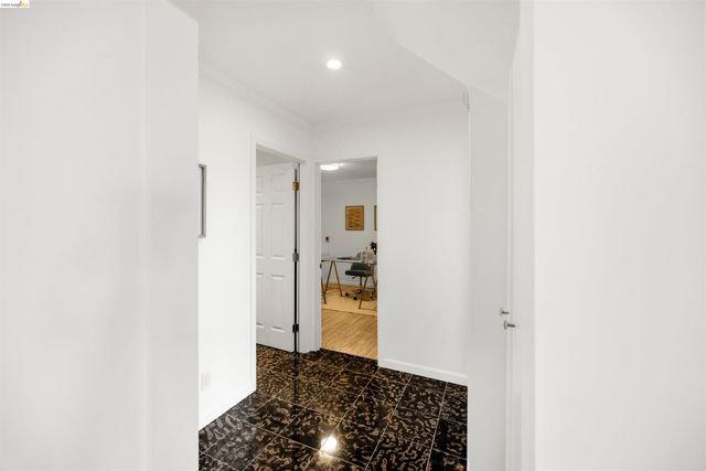 8745 Burr St, Oakland, CA 94605
