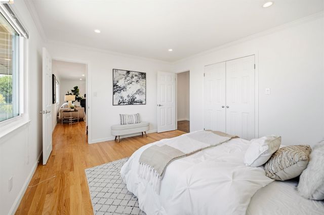 8745 Burr St, Oakland, CA 94605