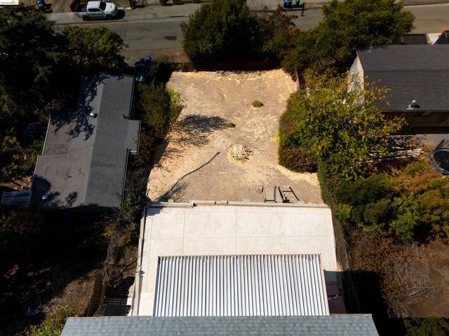 8745 Burr St, Oakland, CA 94605