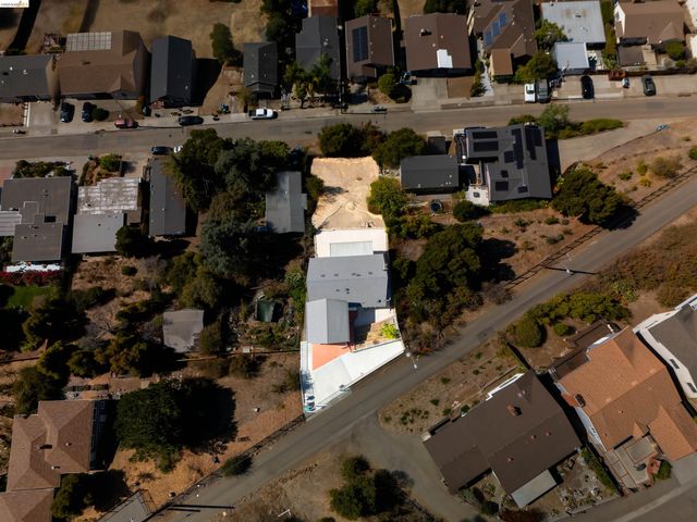 8745 Burr St, Oakland, CA 94605