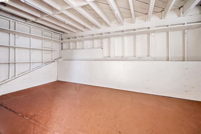 8745 Burr St, Oakland, CA 94605