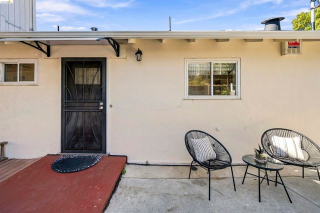8745 Burr St, Oakland, CA 94605